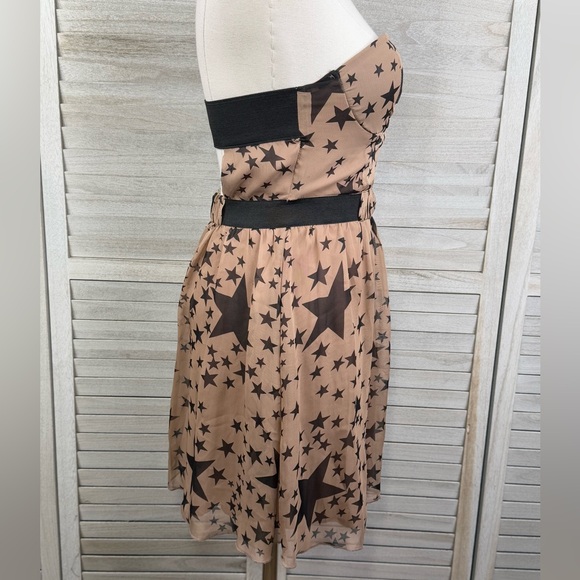 SANS SOUCI Fit & Flare Y2K Strapless Mini Dress Mocha w Black Stars-Small - Picture 4 of 6
